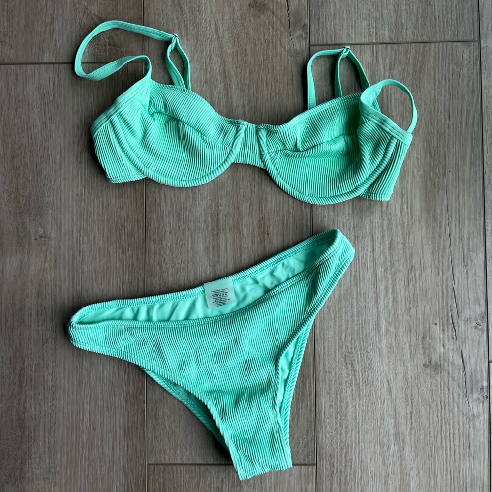 Women’s bathing suit
